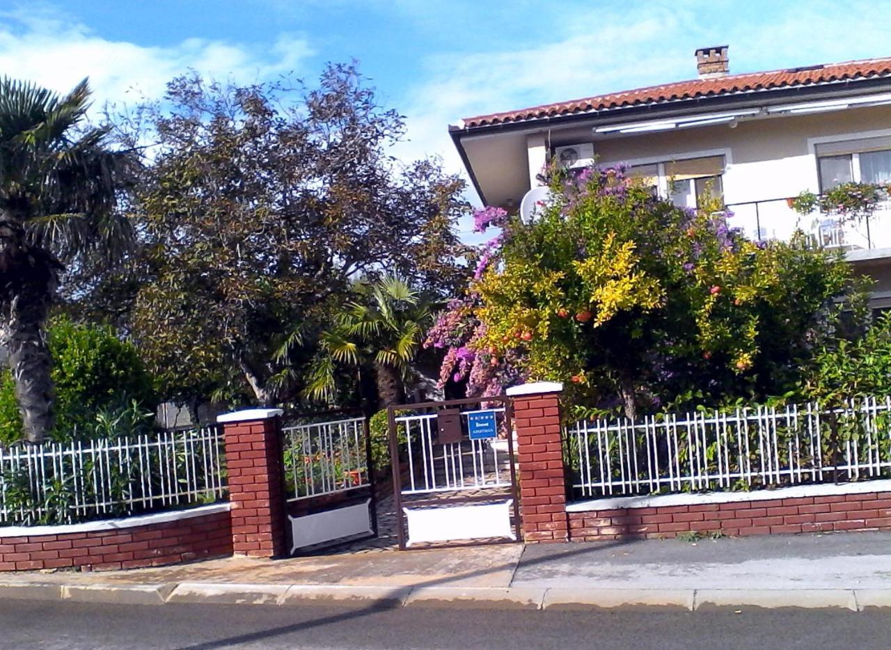 Lovely Apartment In Pomer Exterior photo