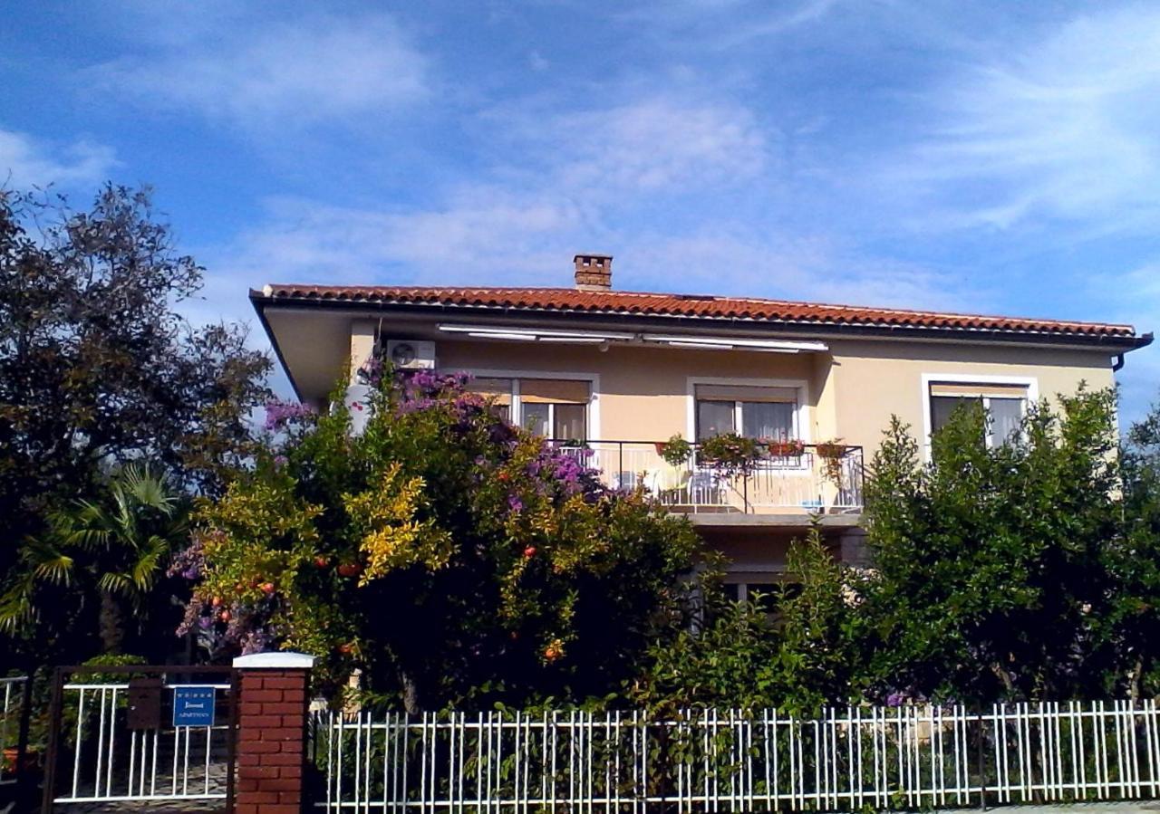 Lovely Apartment In Pomer Exterior photo